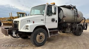 1999 Freightliner FL70 Image