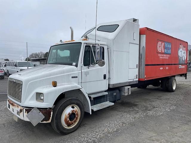 Image of Freightliner FL-70 equipment image 3