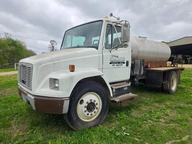 Image of Freightliner FL70 equipment image 2