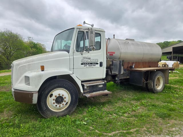 Image of Freightliner FL70 equipment image 3