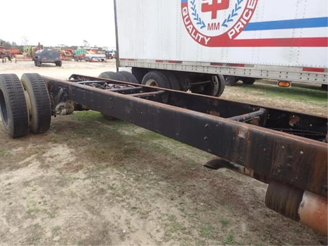 Image of Freightliner FL70 equipment image 3