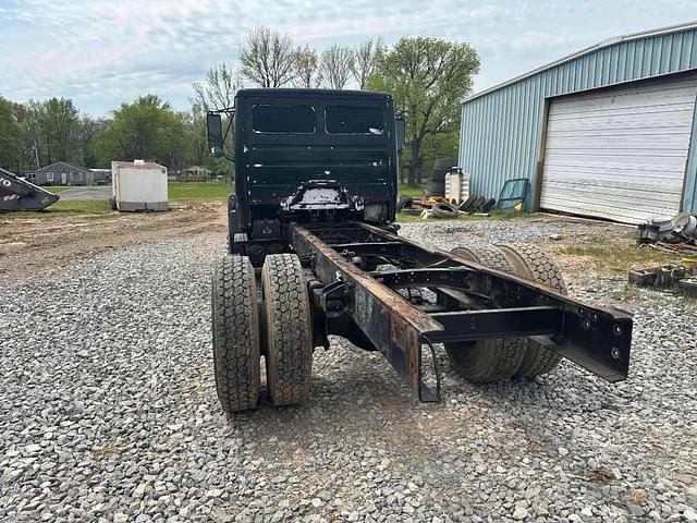 Image of Freightliner FL70 equipment image 1