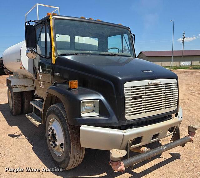 Image of Freightliner FL70 equipment image 2