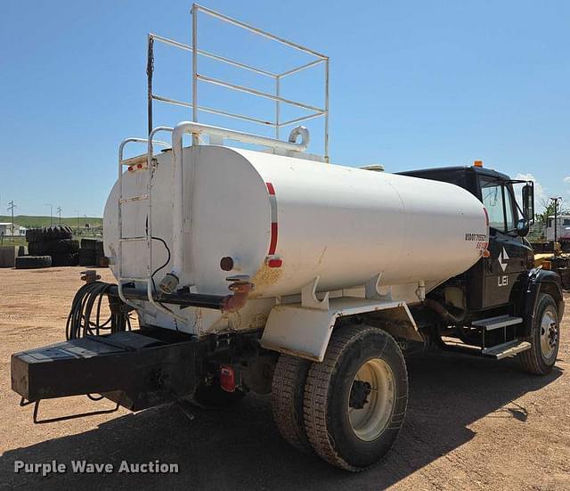 Image of Freightliner FL70 equipment image 4