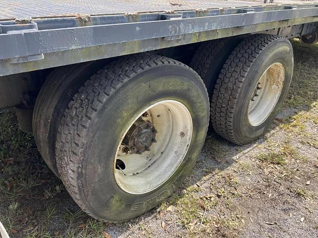 Image of Freightliner FL80 equipment image 2