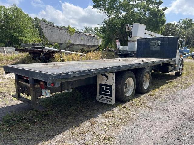 Image of Freightliner FL80 equipment image 1