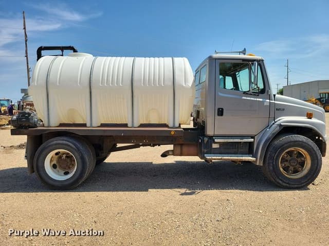 Image of Freightliner FL80 equipment image 3