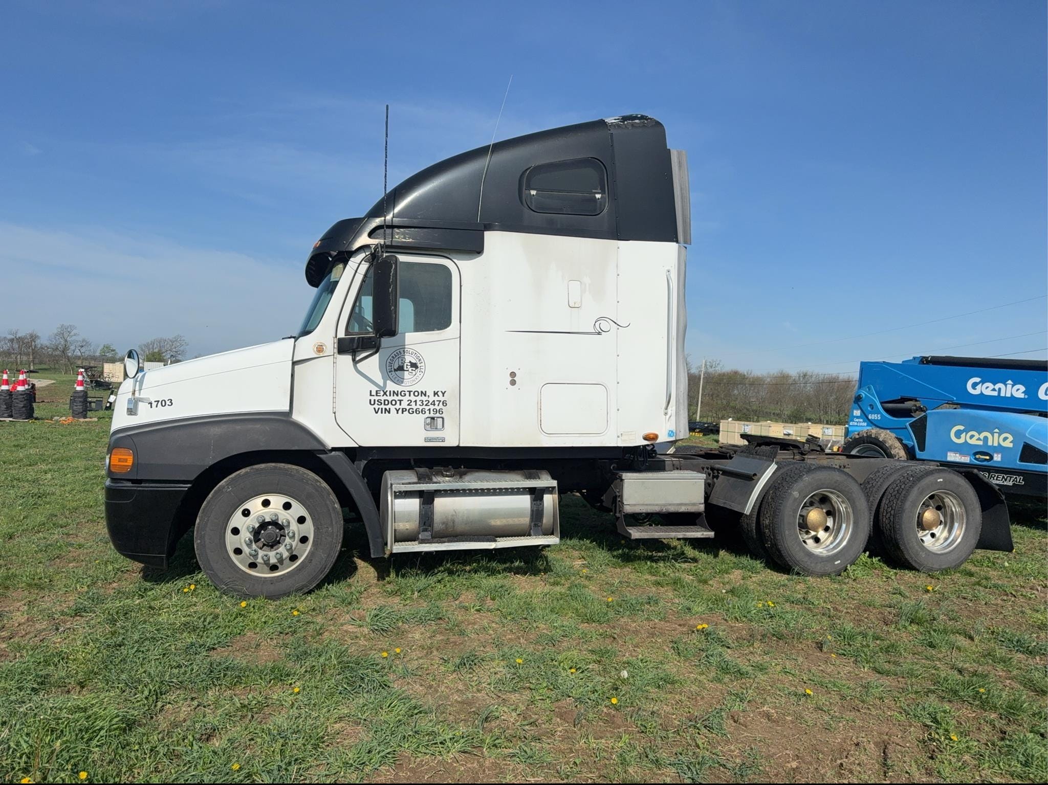 1999 Freightliner FLC112 Equipment Image0