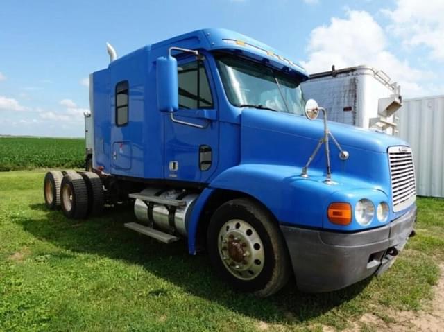 Image of Freightliner FLC112 equipment image 1