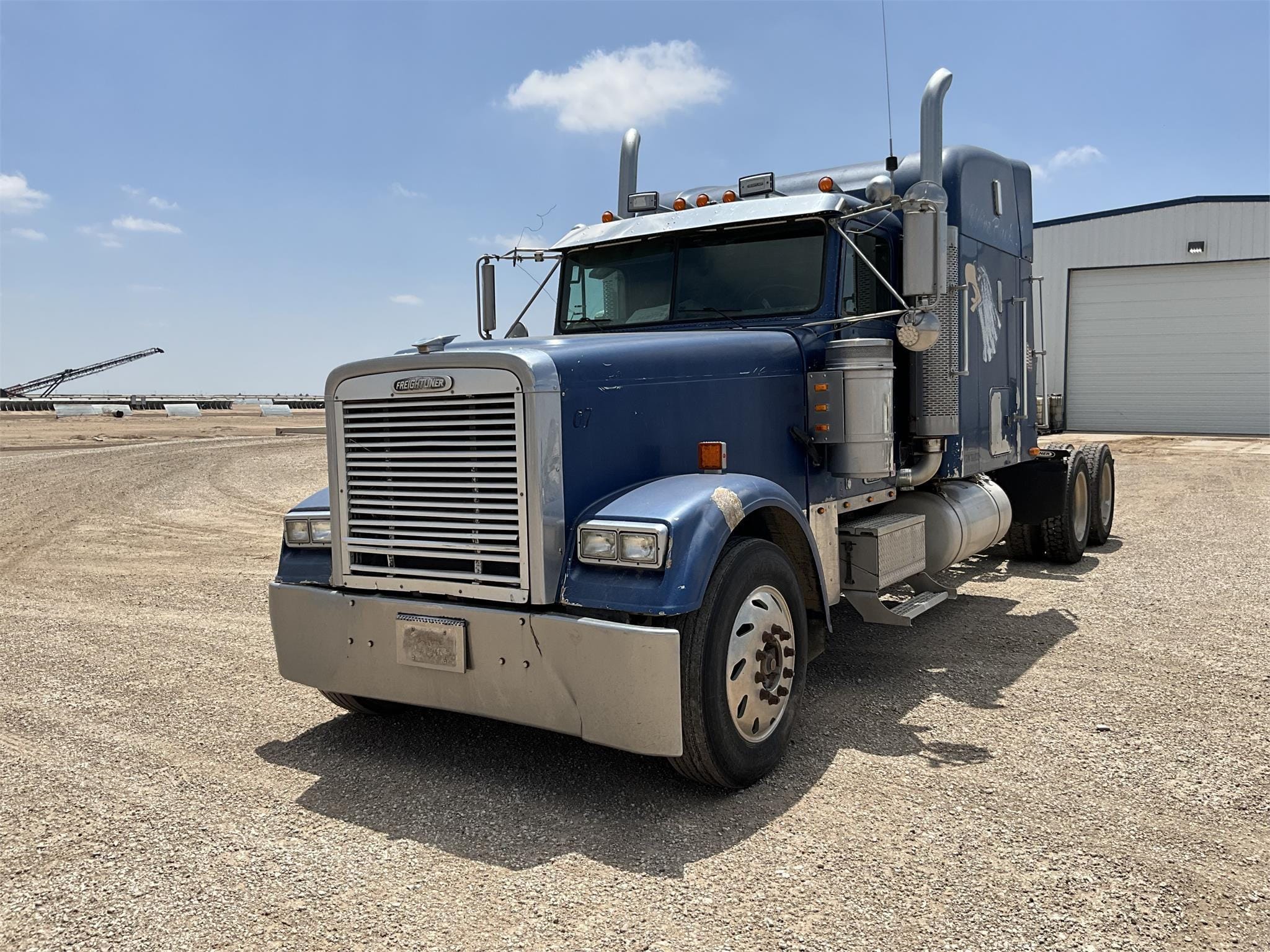 Main image Freightliner FLC120