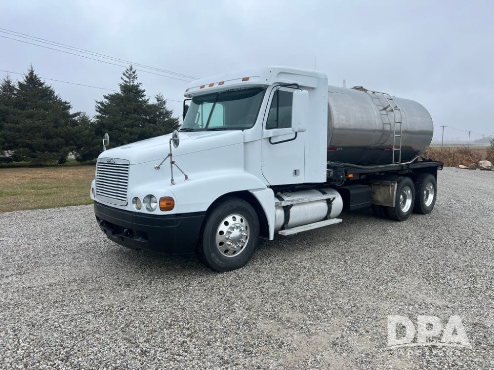 1999 Freightliner FLC120 Equipment Image0