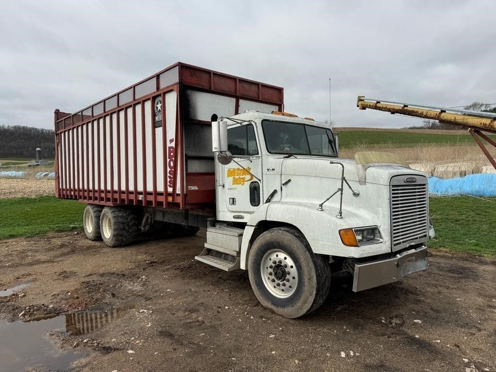 1999 Freightliner FLD112 Equipment Image0
