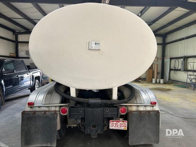 Image of Freightliner FLD120 equipment image 4