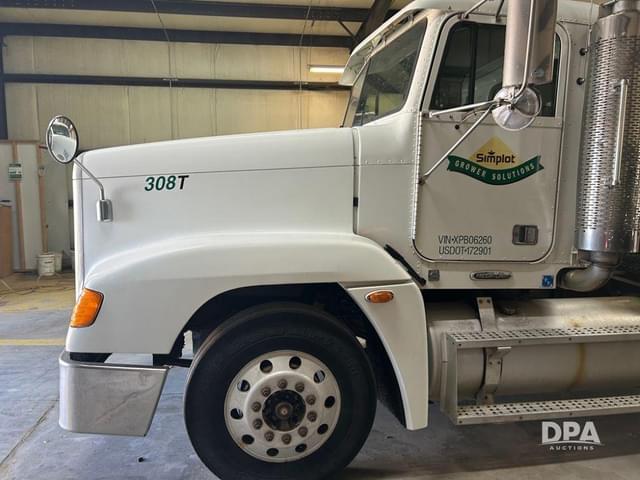 Image of Freightliner FLD120 equipment image 1
