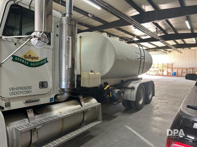 Image of Freightliner FLD120 equipment image 2