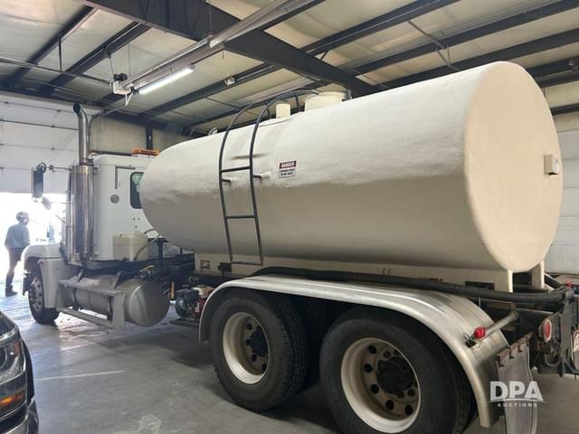 Image of Freightliner FLD120 equipment image 3