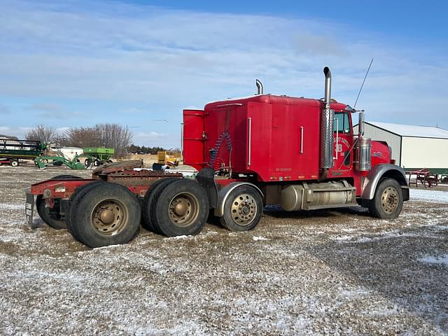 Image of Freightliner FLD equipment image 4