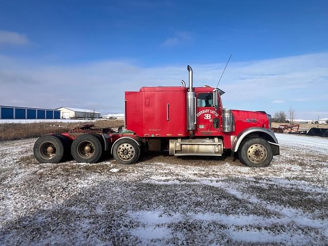 Image of Freightliner FLD equipment image 2