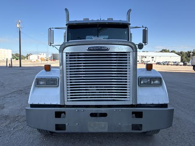 Image of Freightliner FLD120SD equipment image 2