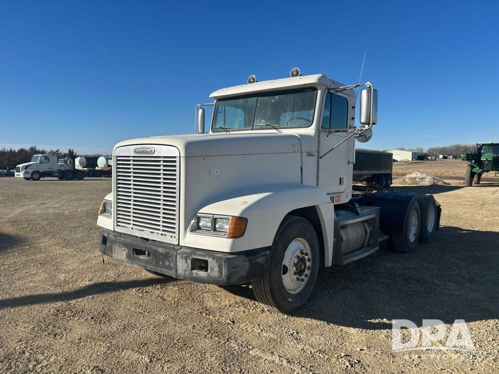 1999 Freightliner FLD Equipment Image0