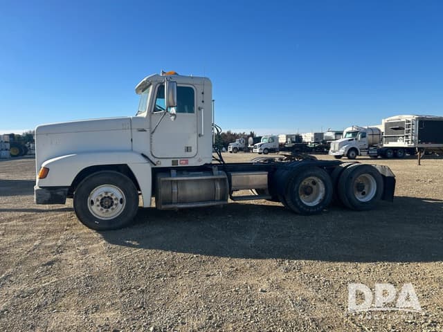 Image of Freightliner FLD equipment image 2