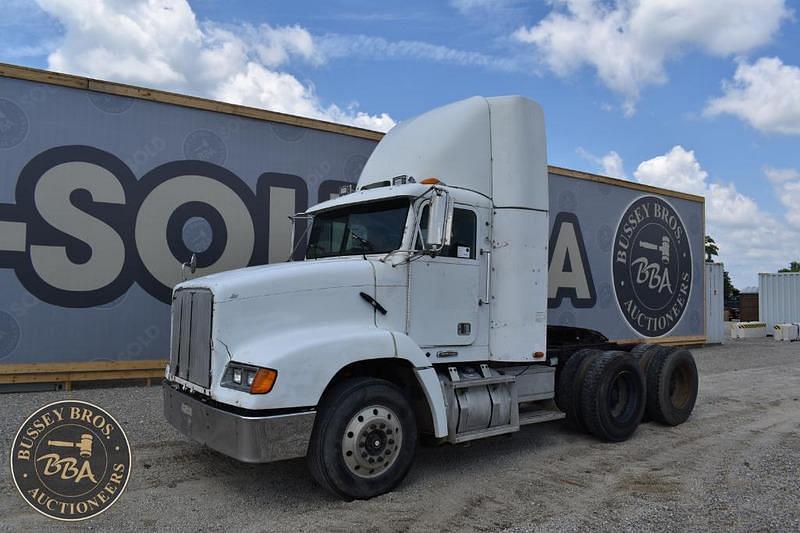 Image of Freightliner FLD112 Primary image