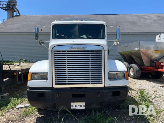 Image of Freightliner FLD112 equipment image 2