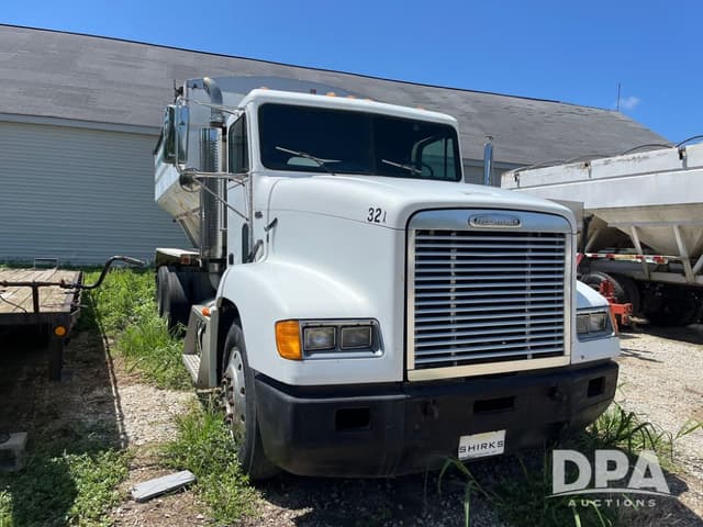 Image of Freightliner FLD112 equipment image 3