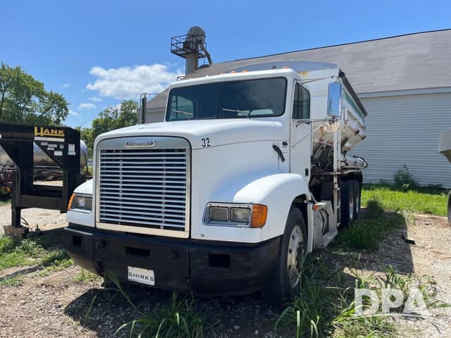 Image of Freightliner FLD112 equipment image 1