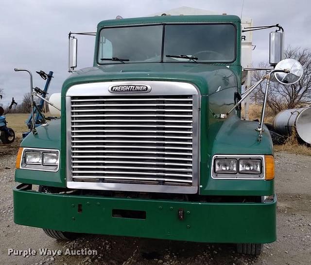 Image of Freightliner FLD112 equipment image 1