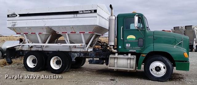 Image of Freightliner FLD112 equipment image 3