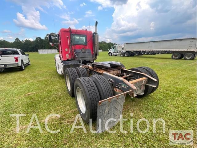 Image of Freightliner FLD120 equipment image 2