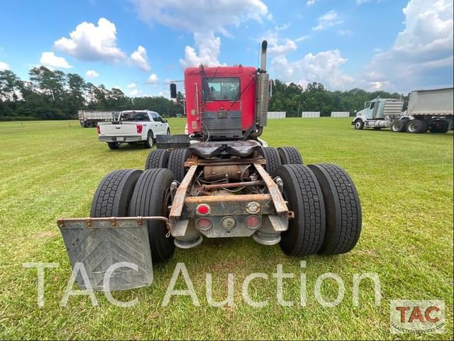 Image of Freightliner FLD120 equipment image 3