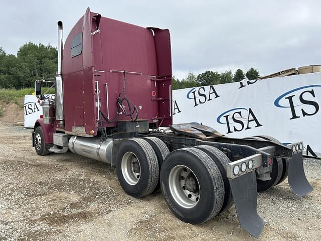 Image of Freightliner FLD120 equipment image 2
