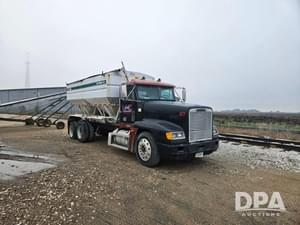 1999 Freightliner FLD120 Image