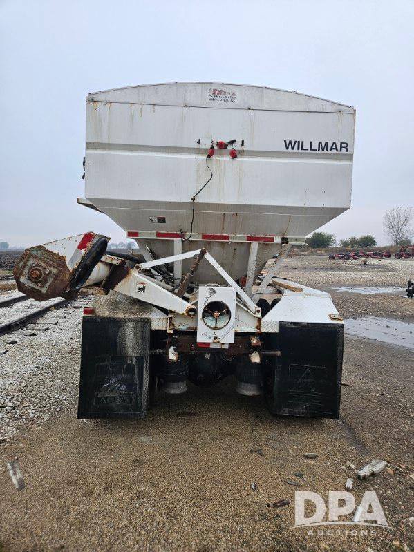 Image of Freightliner FLD120 equipment image 3