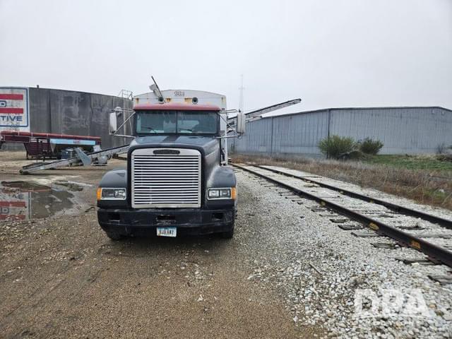 Image of Freightliner FLD120 equipment image 1