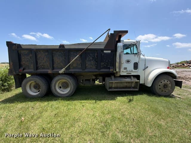 Image of Freightliner FLD120 equipment image 3