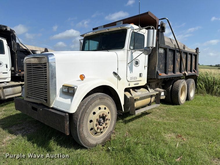 1999 Freightliner FLD120 Equipment Image0