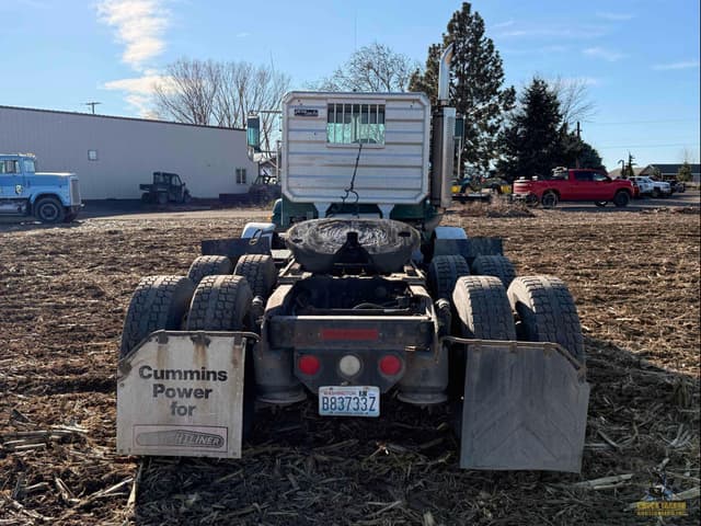 Image of Freightliner FLD120 equipment image 4