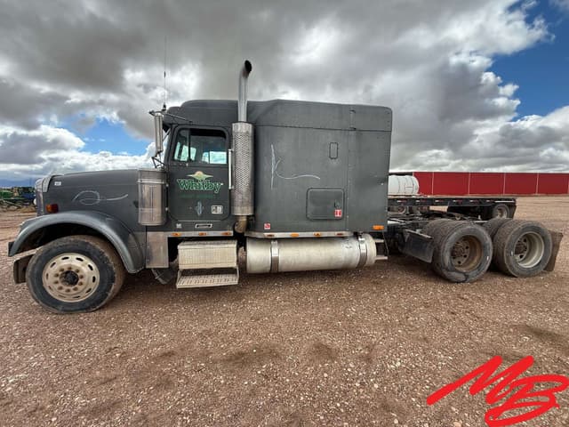 Image of Freightliner FLD120 equipment image 2