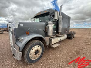 1999 Freightliner FLD120 Image