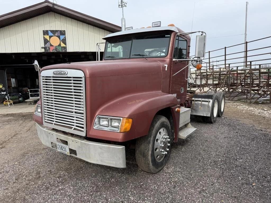 1999 Freightliner FLD120 Equipment Image0