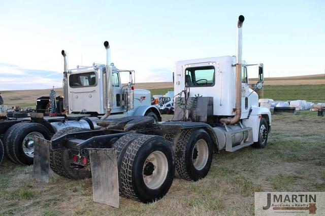 Image of Freightliner FLD120 equipment image 2