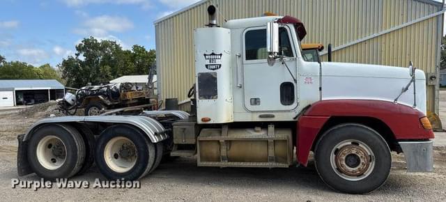 Image of Freightliner FLD120 equipment image 3
