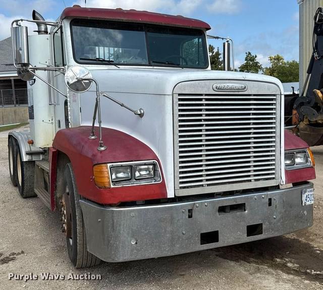 Image of Freightliner FLD120 equipment image 2