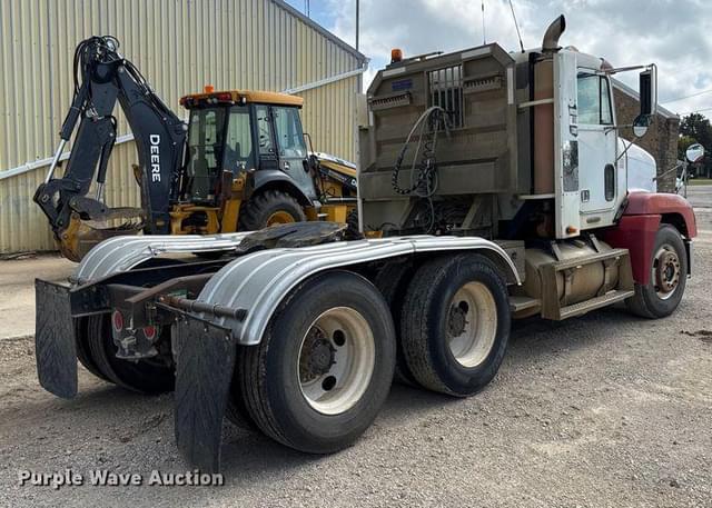 Image of Freightliner FLD120 equipment image 4