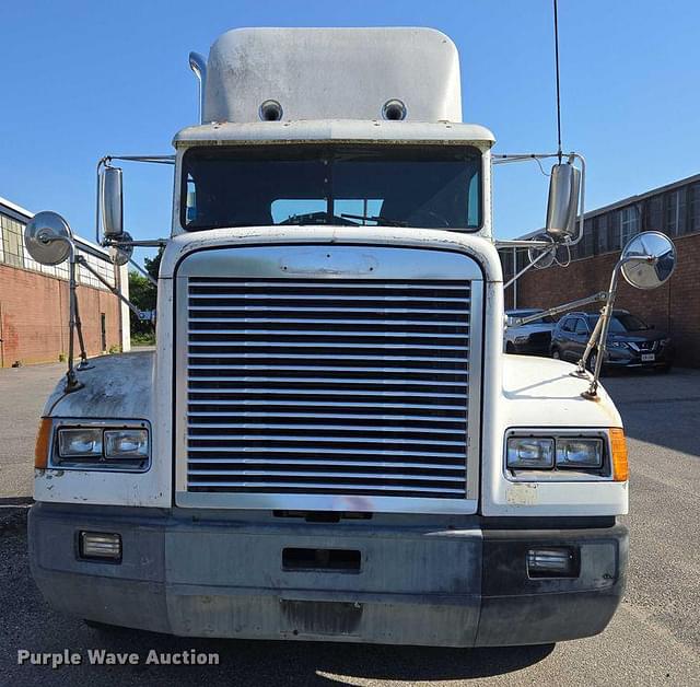 Image of Freightliner FLD120 equipment image 1
