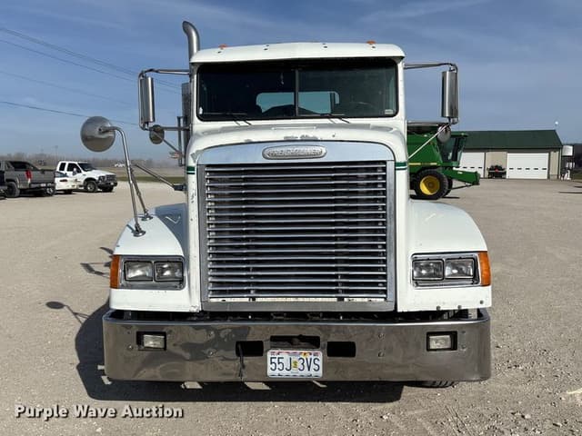 Image of Freightliner FLD120 equipment image 1