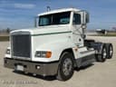 1999 Freightliner FLD120 Image